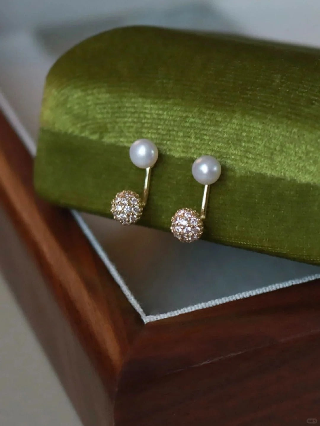 Jane - Stud Earrings