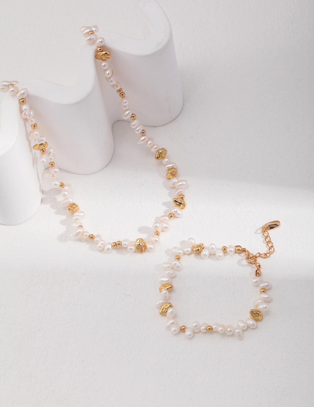Emilia pearl necklace & pearl bracelet