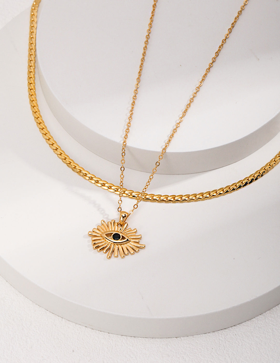 The Eye - Necklace with eye pendant