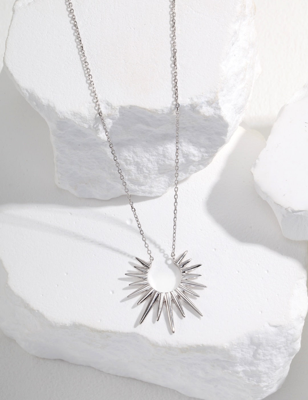 Beau comme le Soleil fine necklace with sun pendant & fine chain