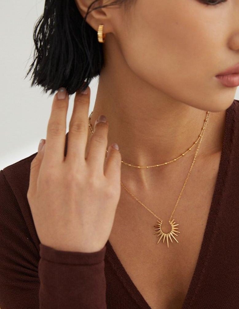 Beau comme le Soleil fine necklace with sun pendant & fine chain