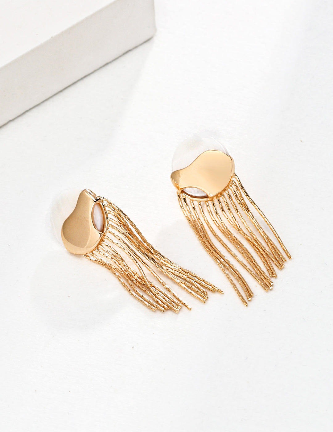 Shooting Star - Shell earrings with tassel
