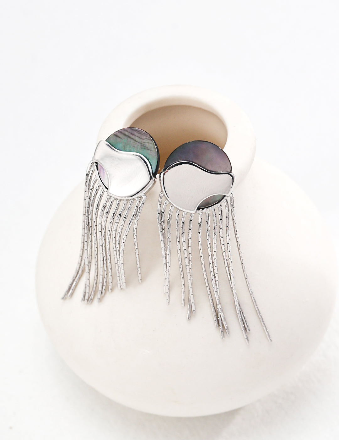 Shooting Star - Shell earrings with tassel