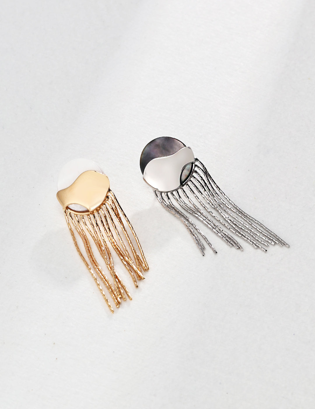 Shooting Star - Shell earrings with tassel