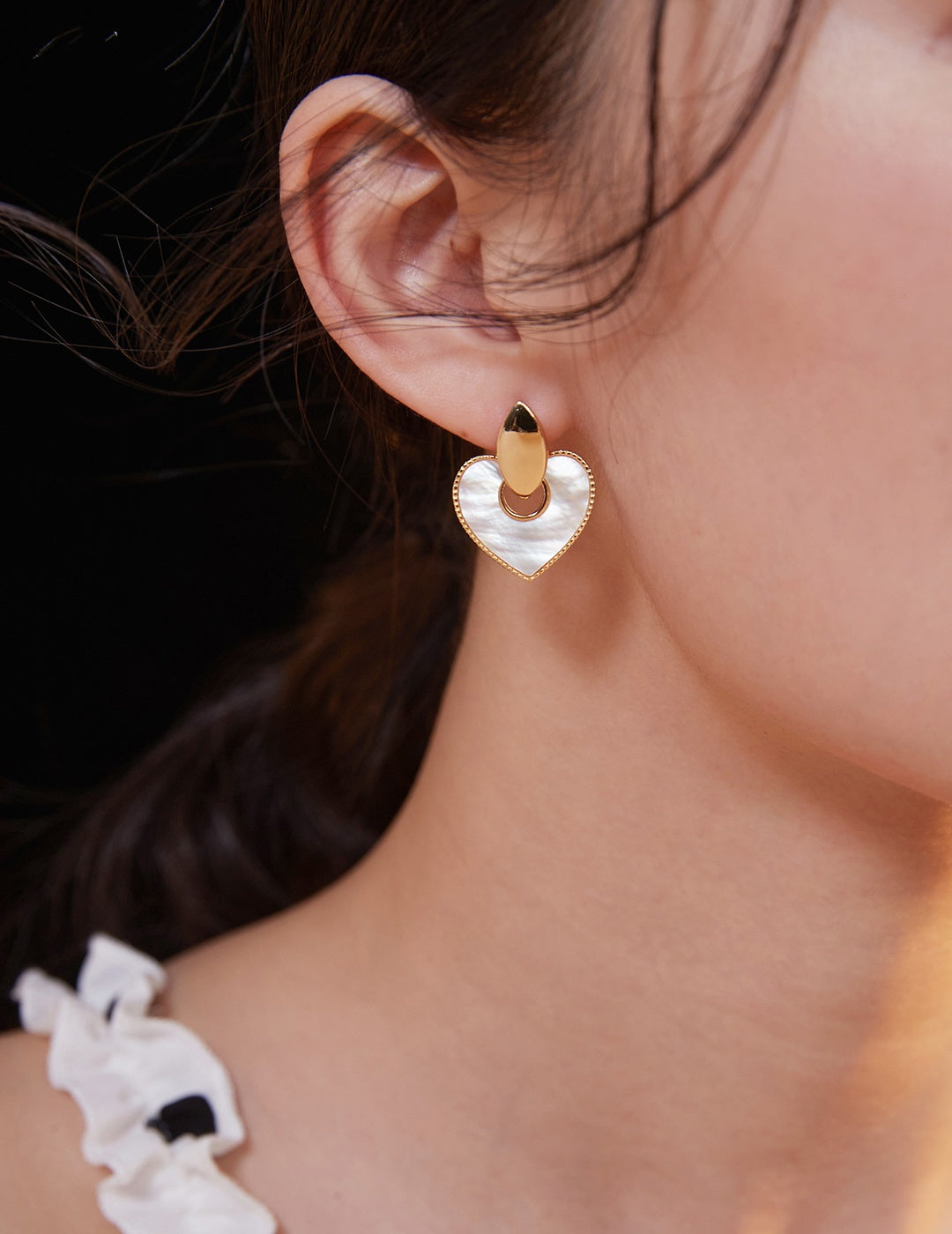 The Lover - Heart-shaped shell earrings