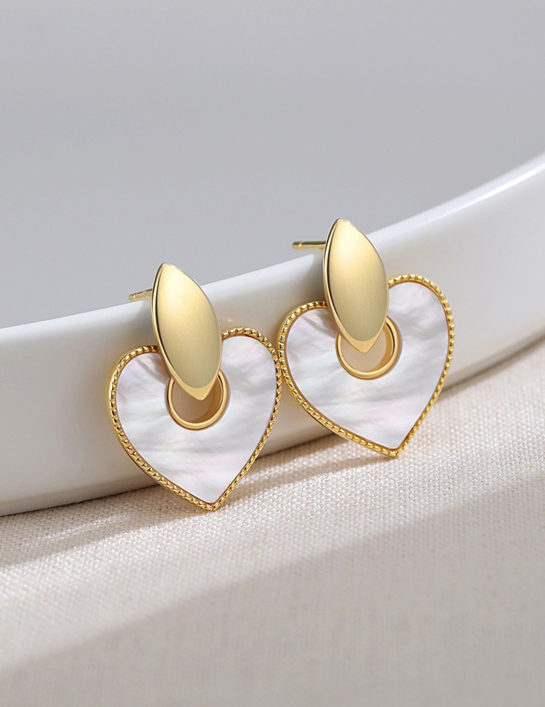 The Lover - Heart-shaped shell earrings