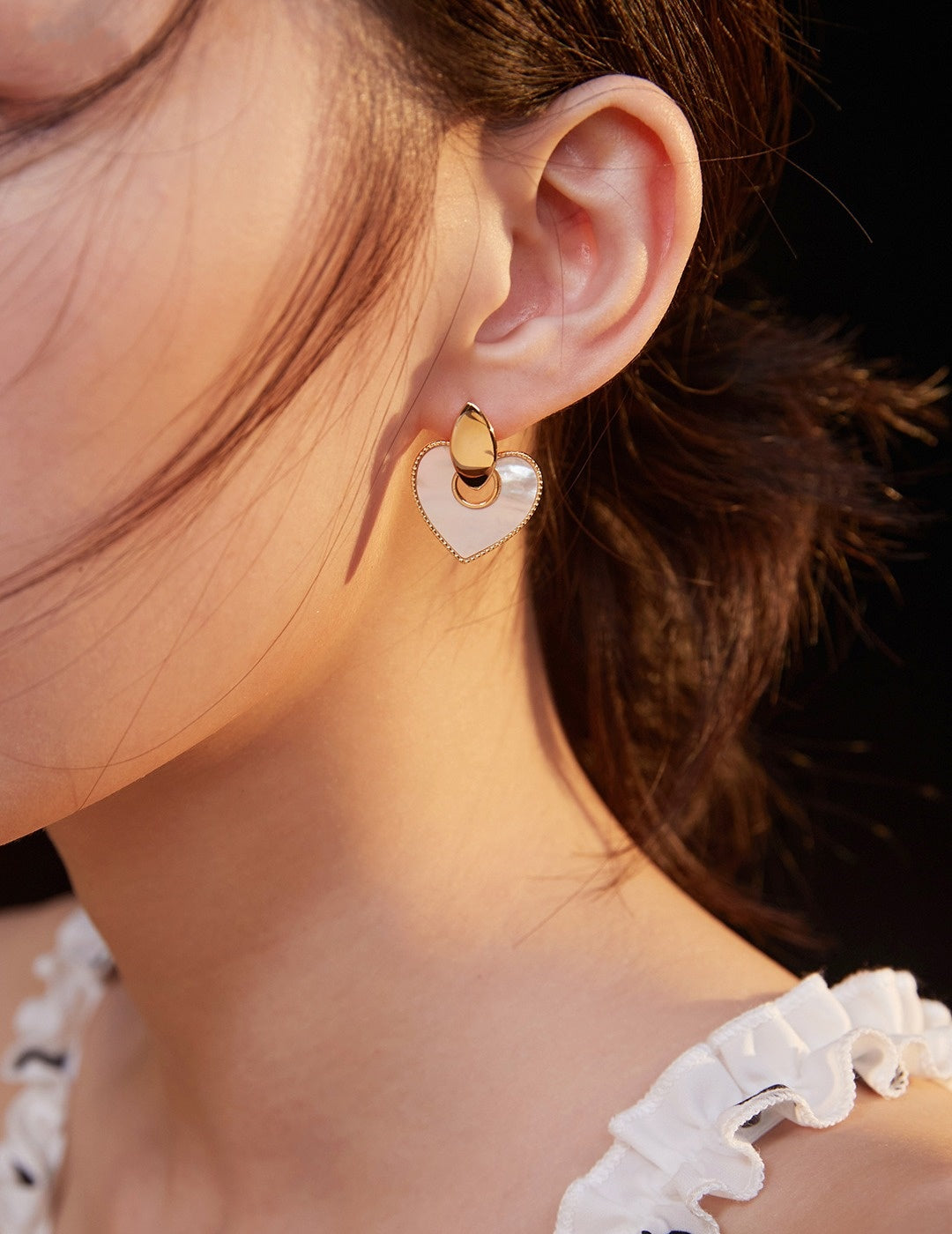 The Lover - Heart-shaped shell earrings