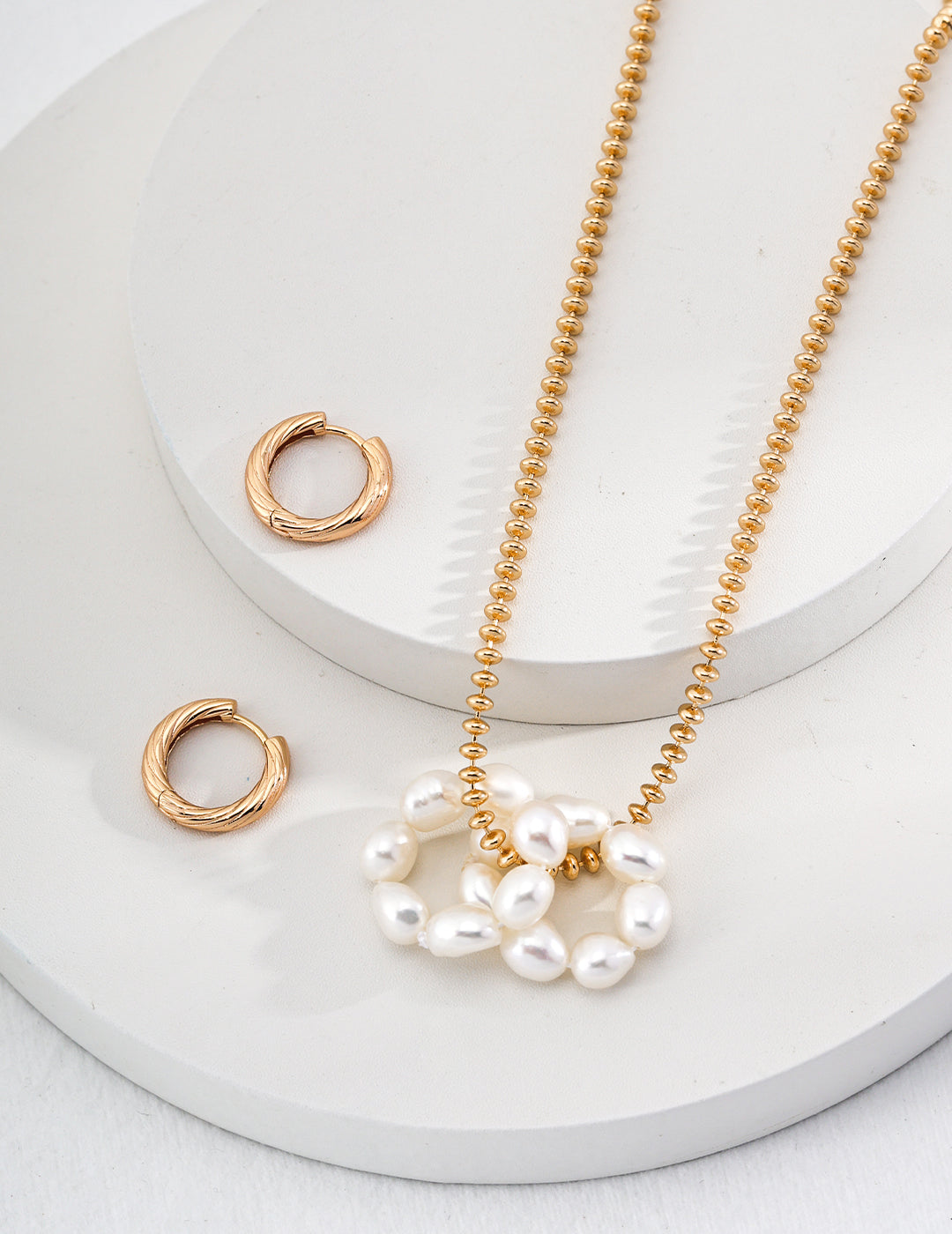 Tess - Pearl Earrings