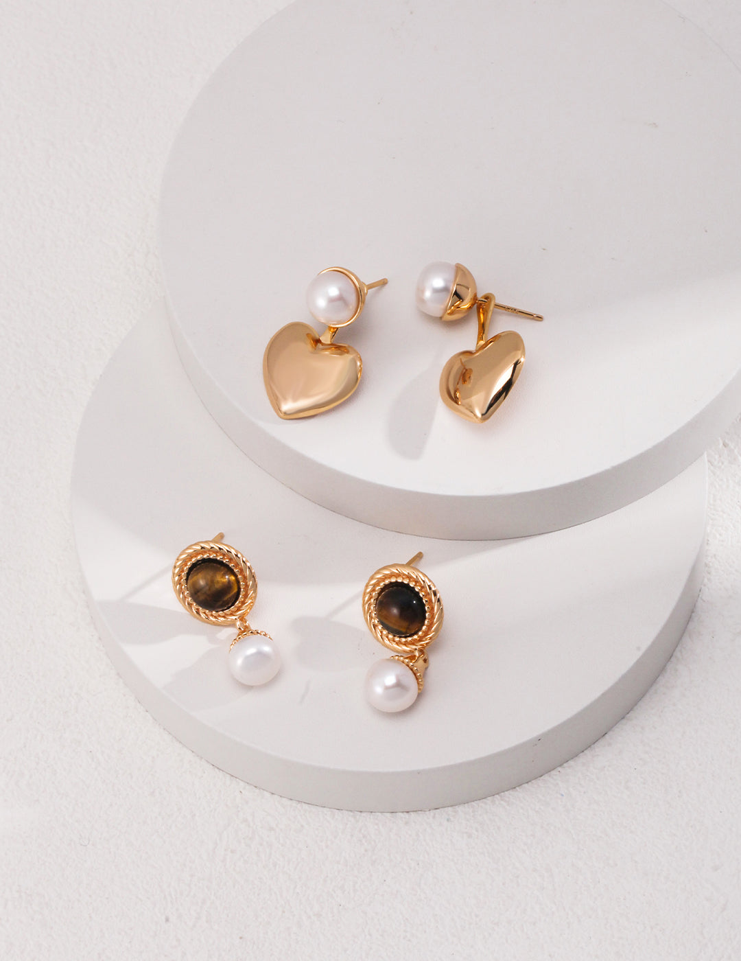 L'amour - Pearl stud earrings in heart shape