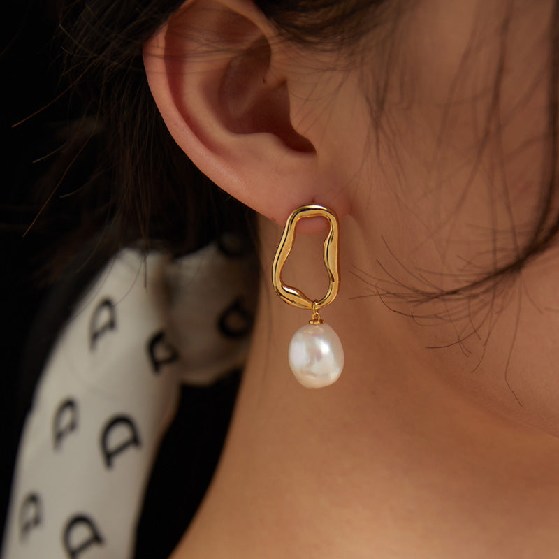 Grace - Baroque pearl earrings