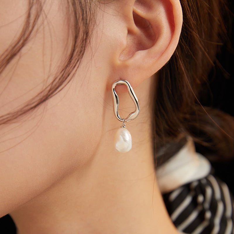 Grace - Baroque pearl earrings