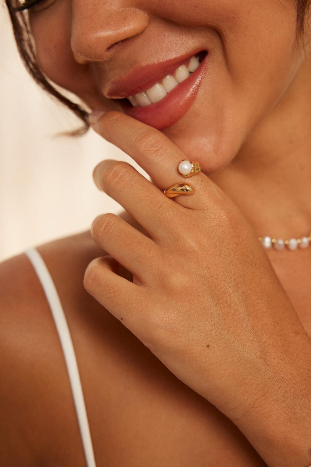 Eternal Embrace - Chic pearl ring
