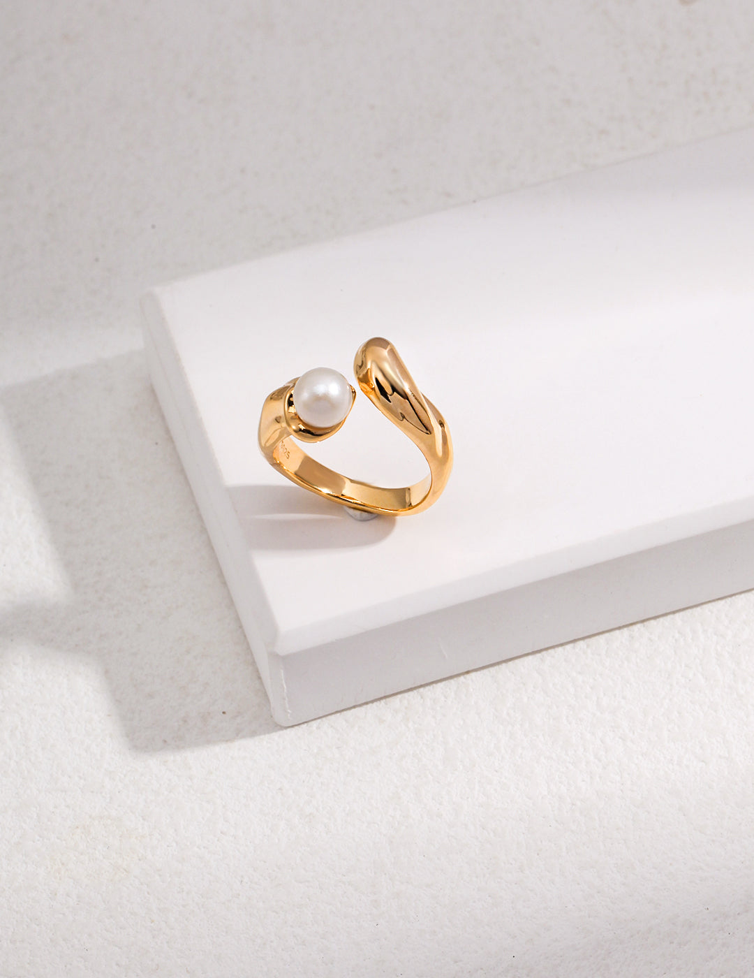 Eternal Embrace - Chic pearl ring
