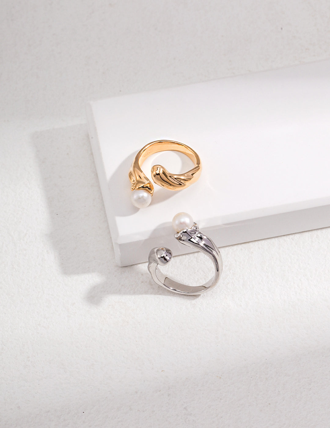 Eternal Embrace - Chic pearl ring