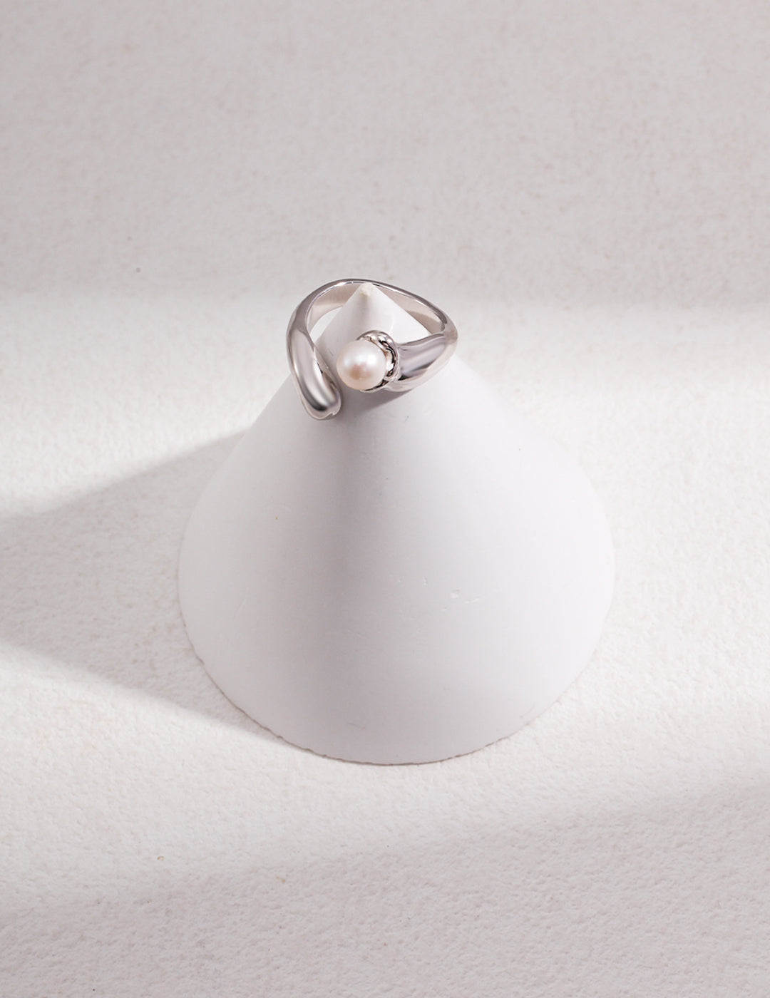 Eternal Embrace - Chic pearl ring