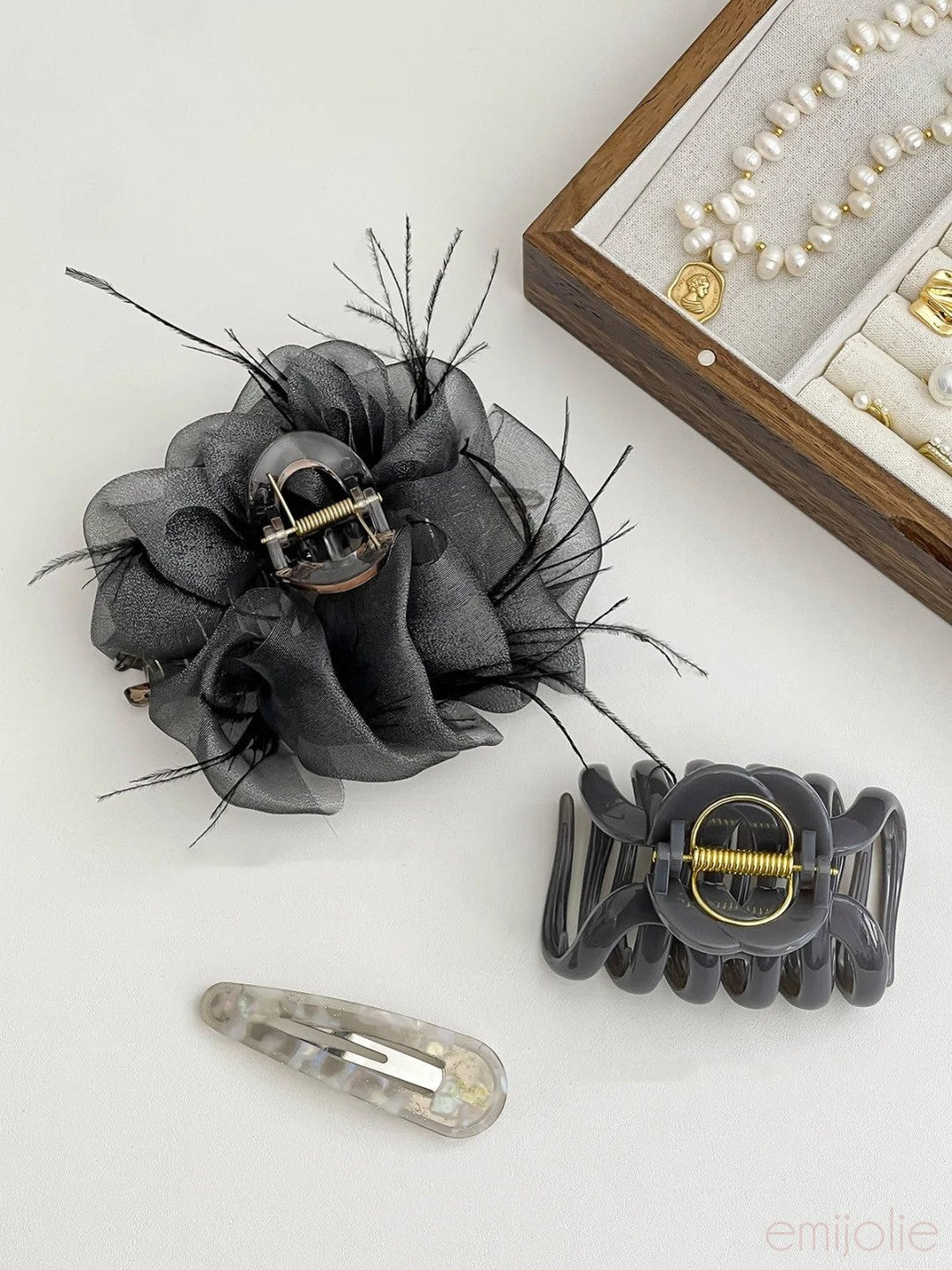 Black hair accessory set