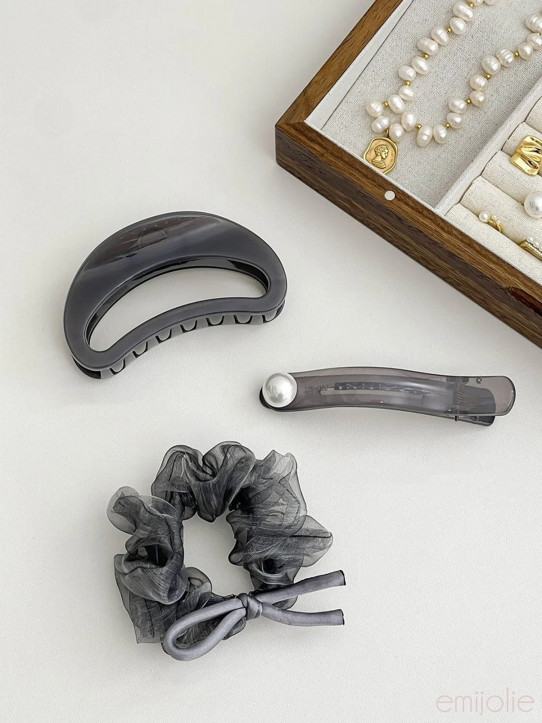 Black hair accessory set