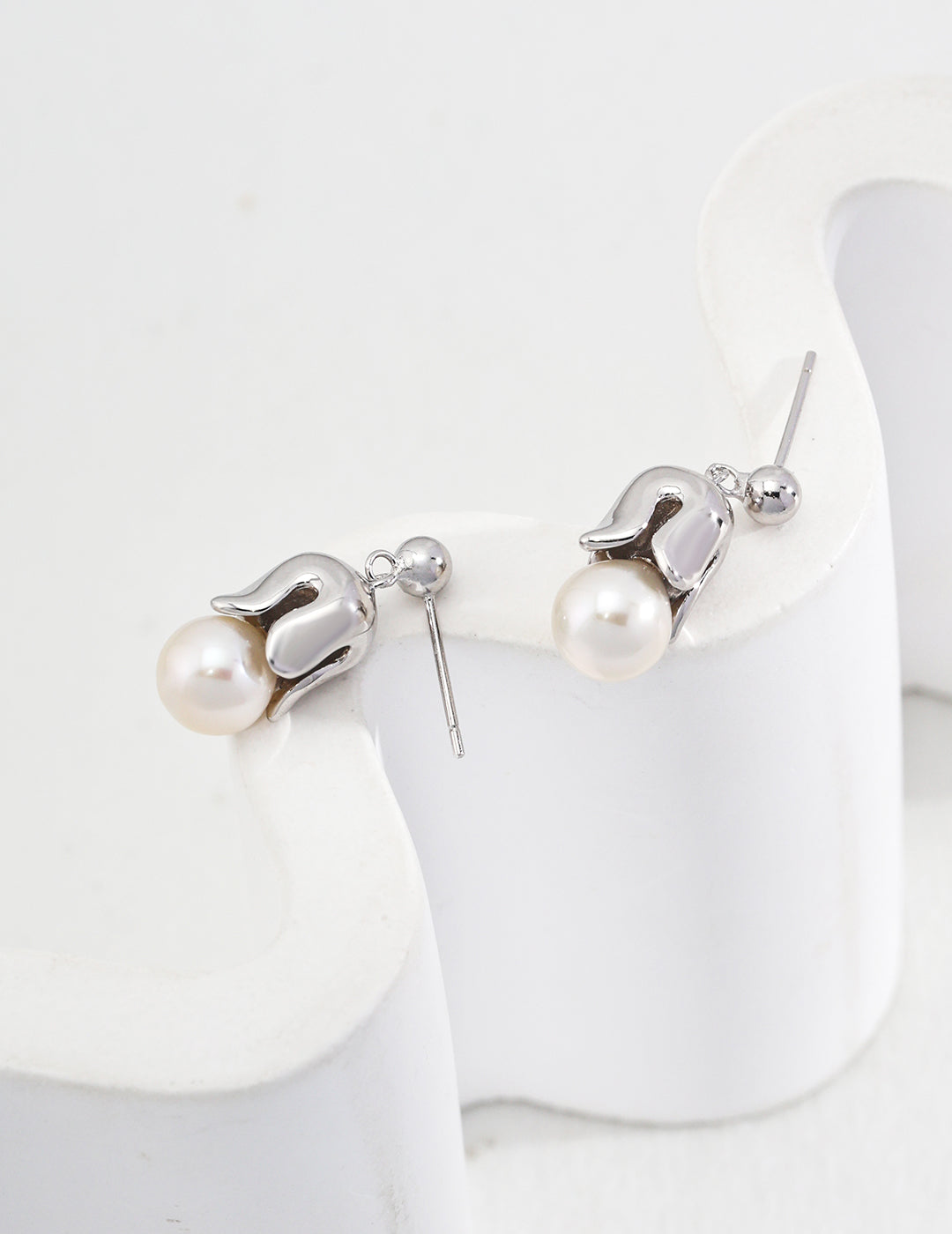 Rose - pearl earrings