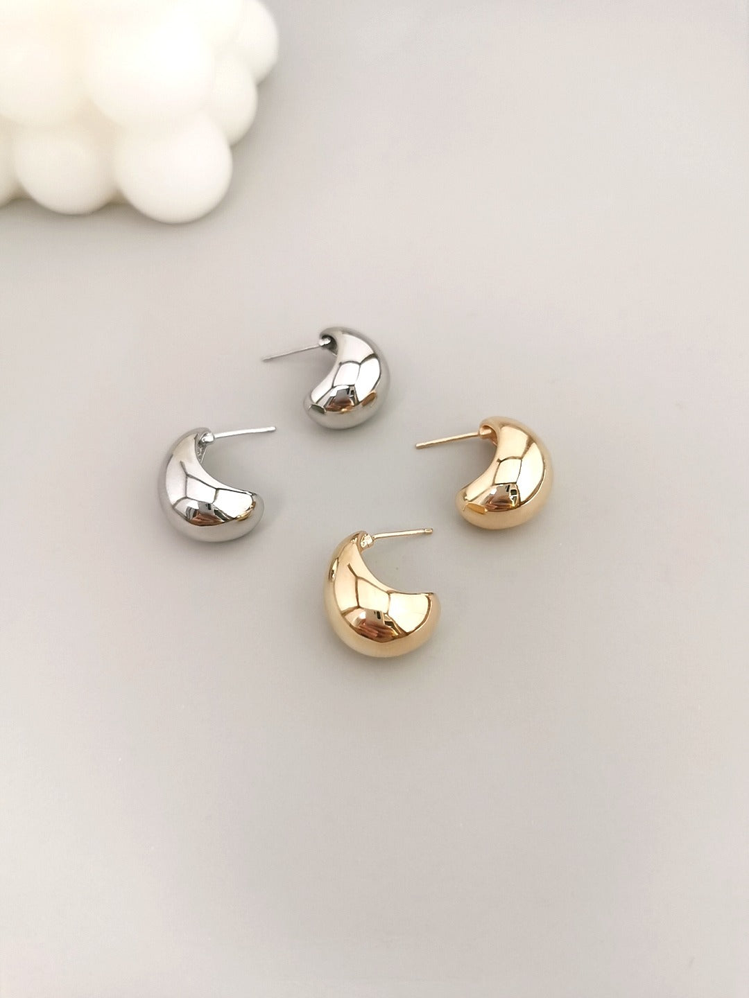 Moonlit - Chic stud earrings