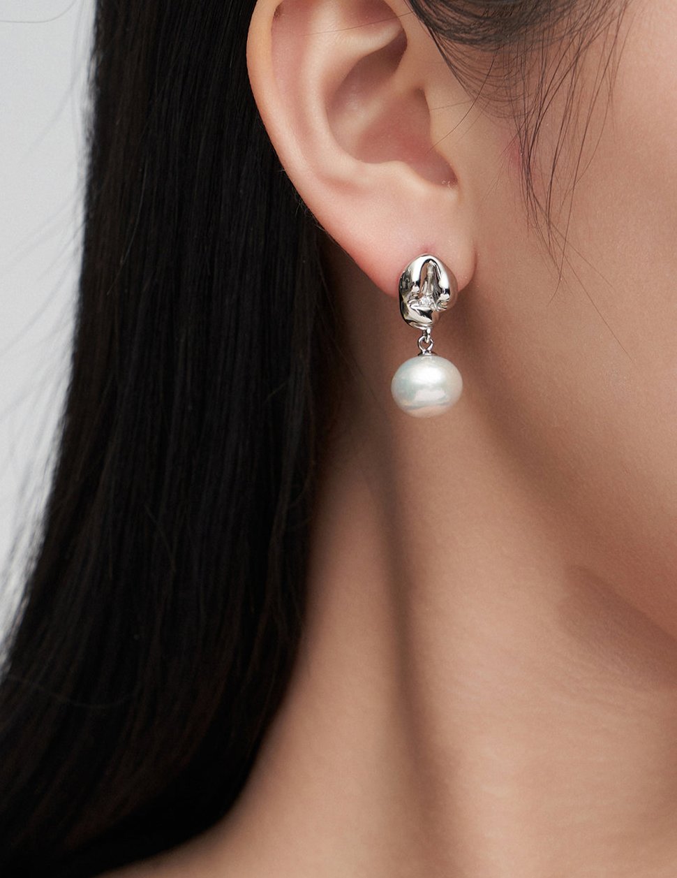 Angel Whisper - Pearl Stud Earrings